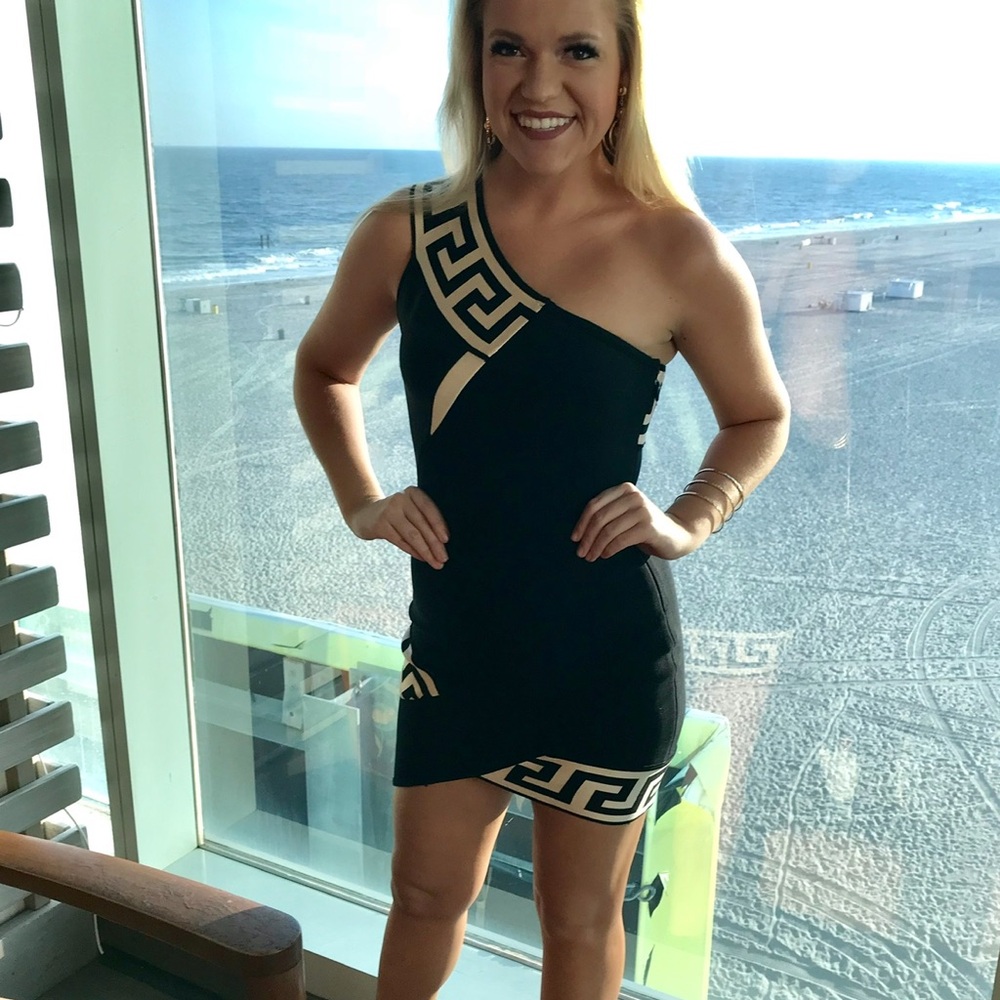Elegant Black and Gold One-Shoulder Bandage Dress